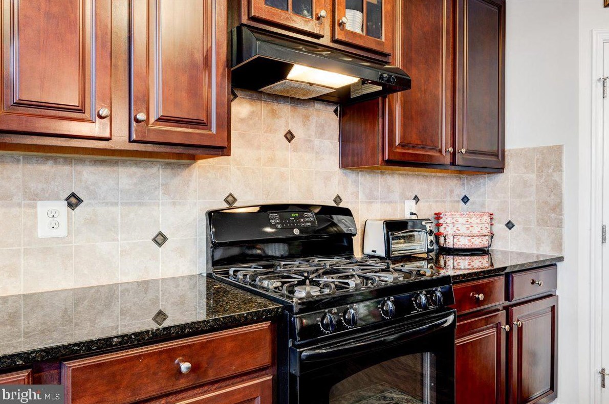 22939 Chinkapin Oak Ter, Dulles VA  20166-7803 exterior