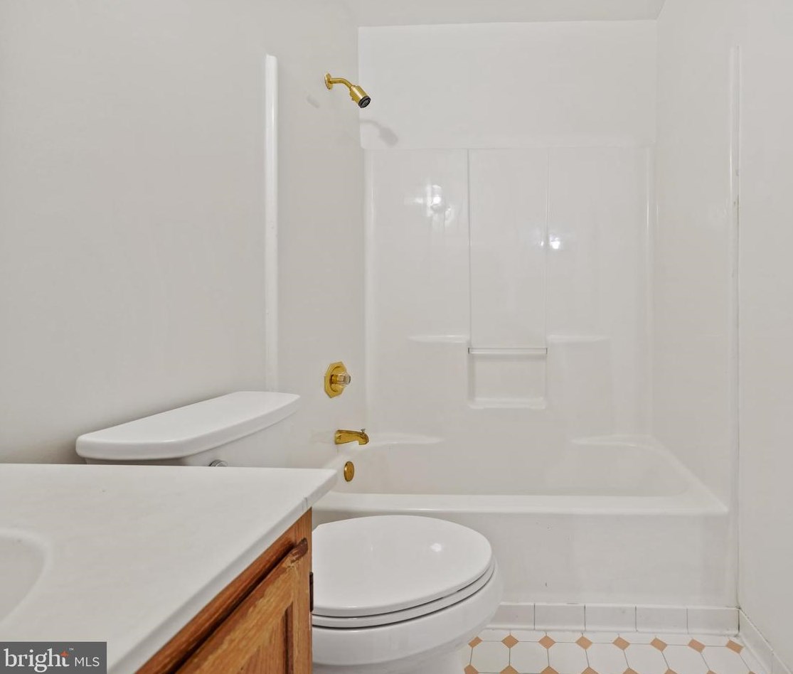 21109 Chandler Ct, Dulles VA  20164-6300 exterior