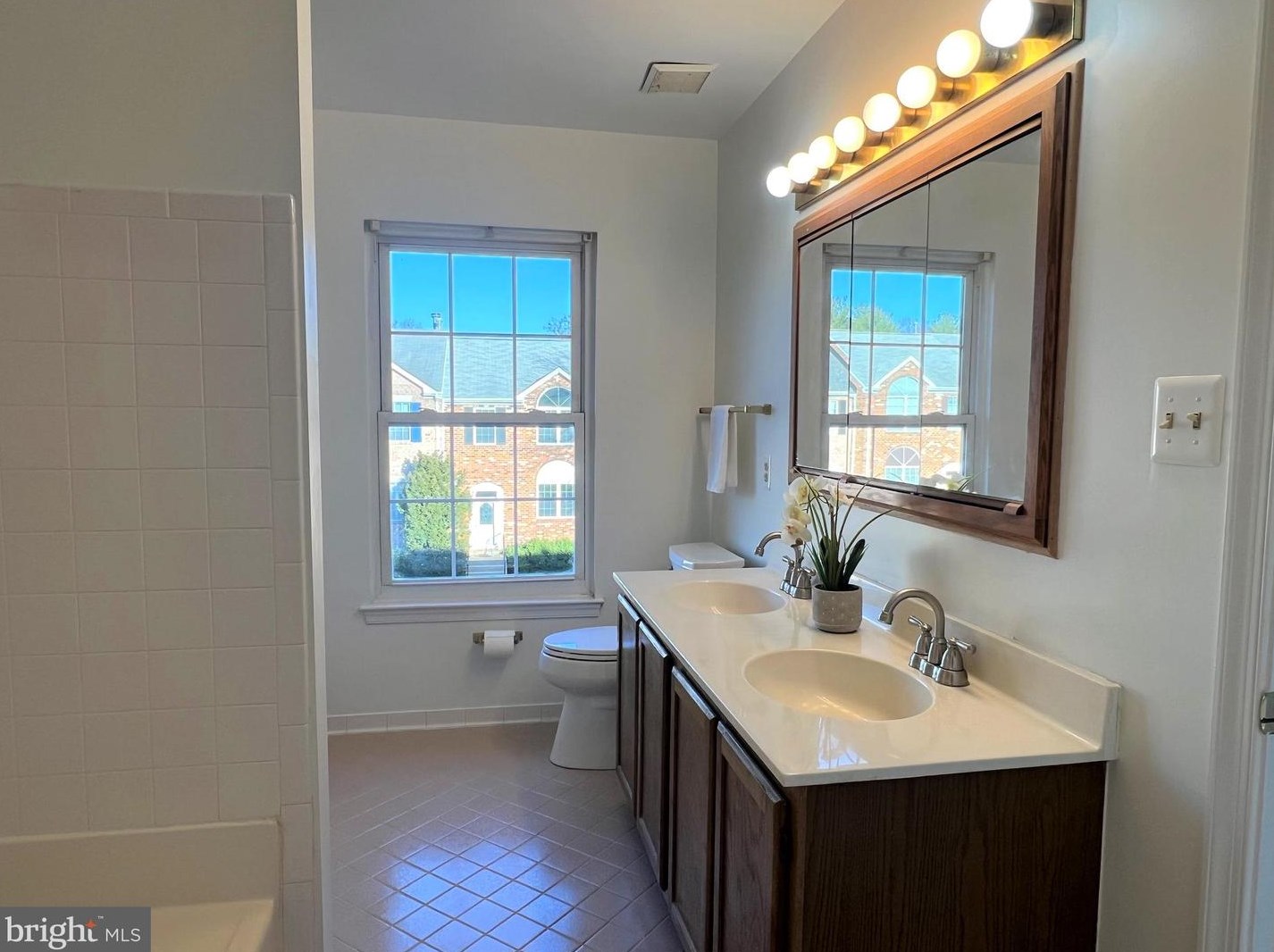 21109 Chandler Ct, Dulles VA  20164-6300 exterior