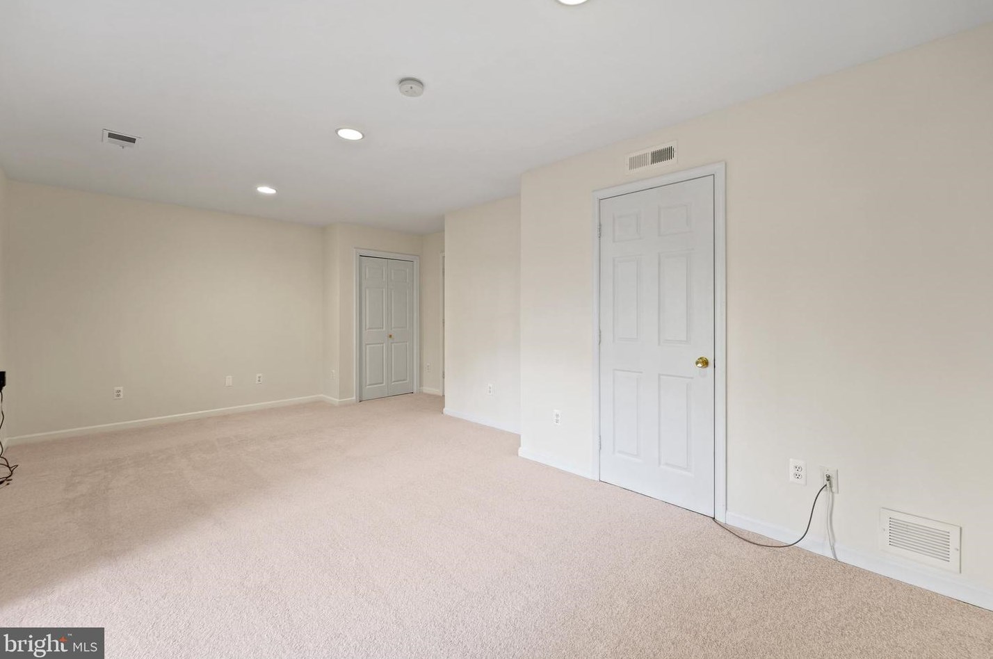 21109 Chandler Ct, Dulles VA  20164-6300 exterior