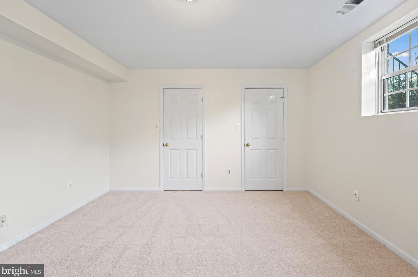 21109 Chandler Ct, Dulles VA  20164-6300 exterior