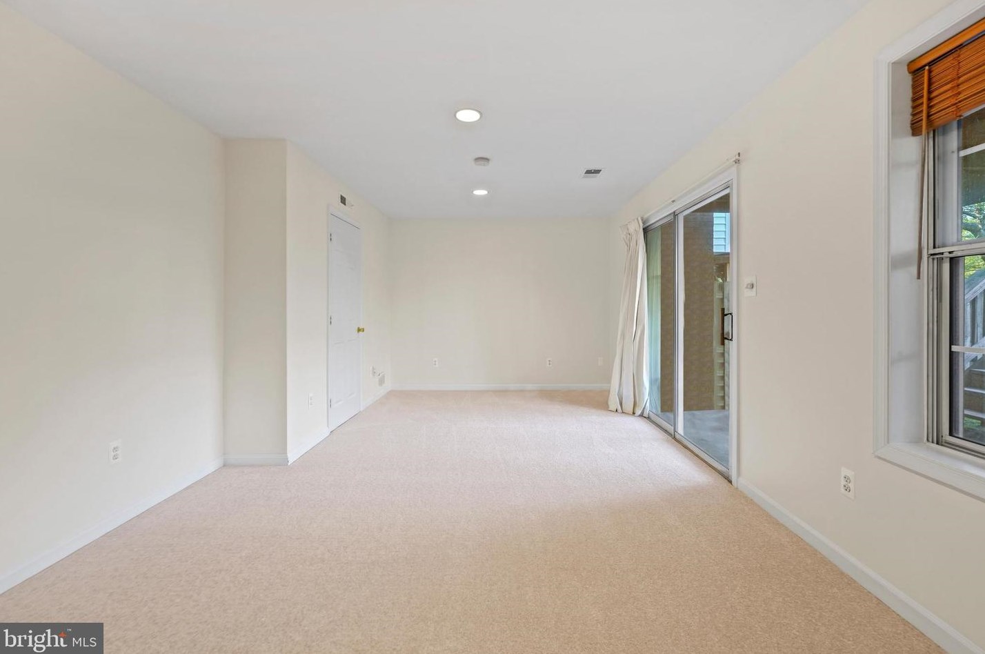 21109 Chandler Ct, Dulles VA  20164-6300 exterior