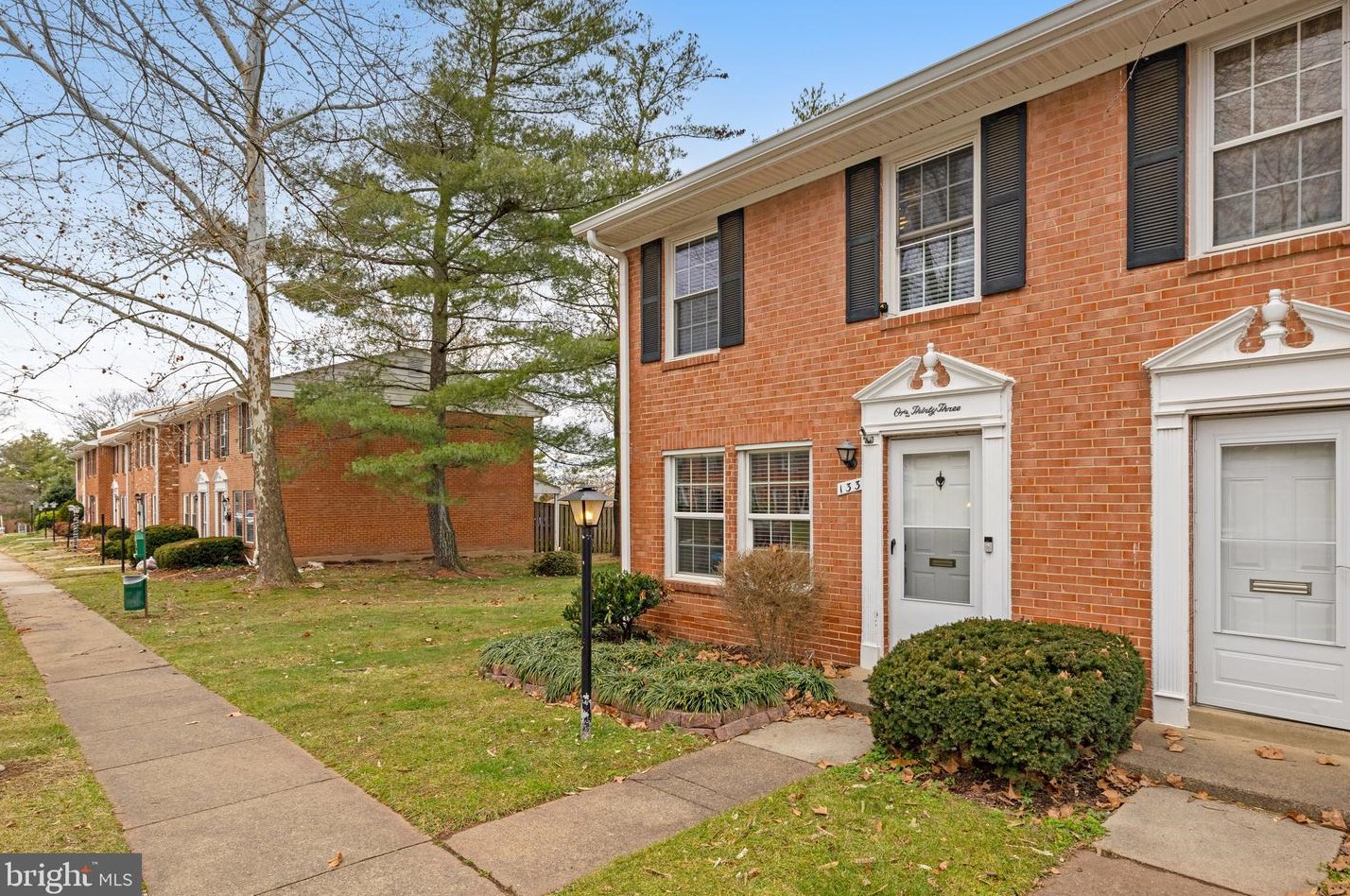 133 Baylor Dr, Dulles VA  20164-5434 exterior