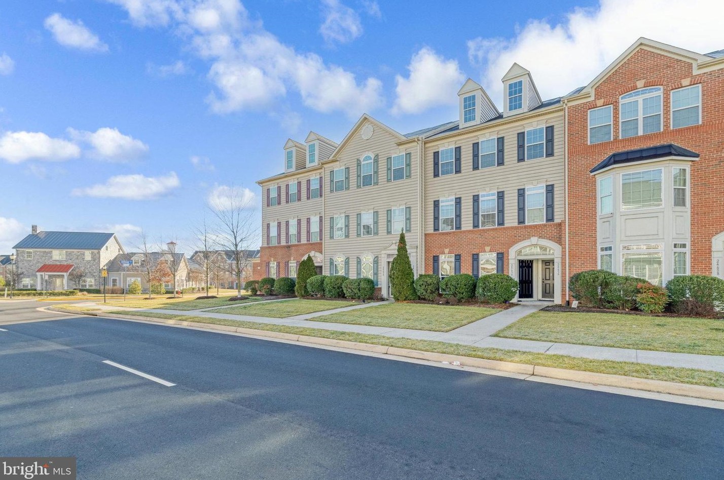 24652 Hutchinson Farm Dr, Dulles VA  20166-2682 exterior