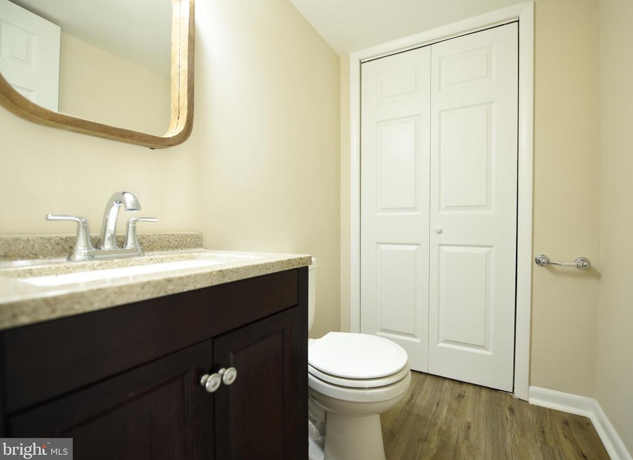 231 Penny Ln, Dulles VA  20164-1607 exterior