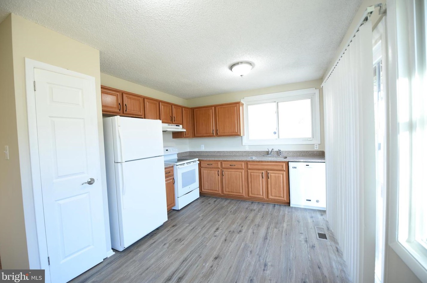 231 Penny Ln, Dulles VA  20164-1607 exterior