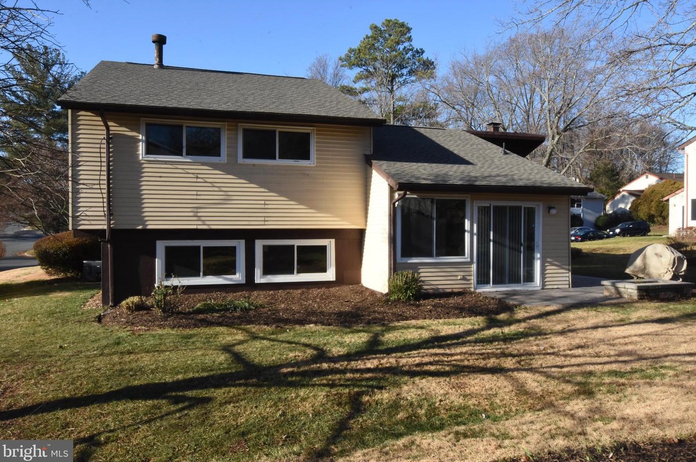 231 Penny Ln, Dulles VA  20164-1607 exterior