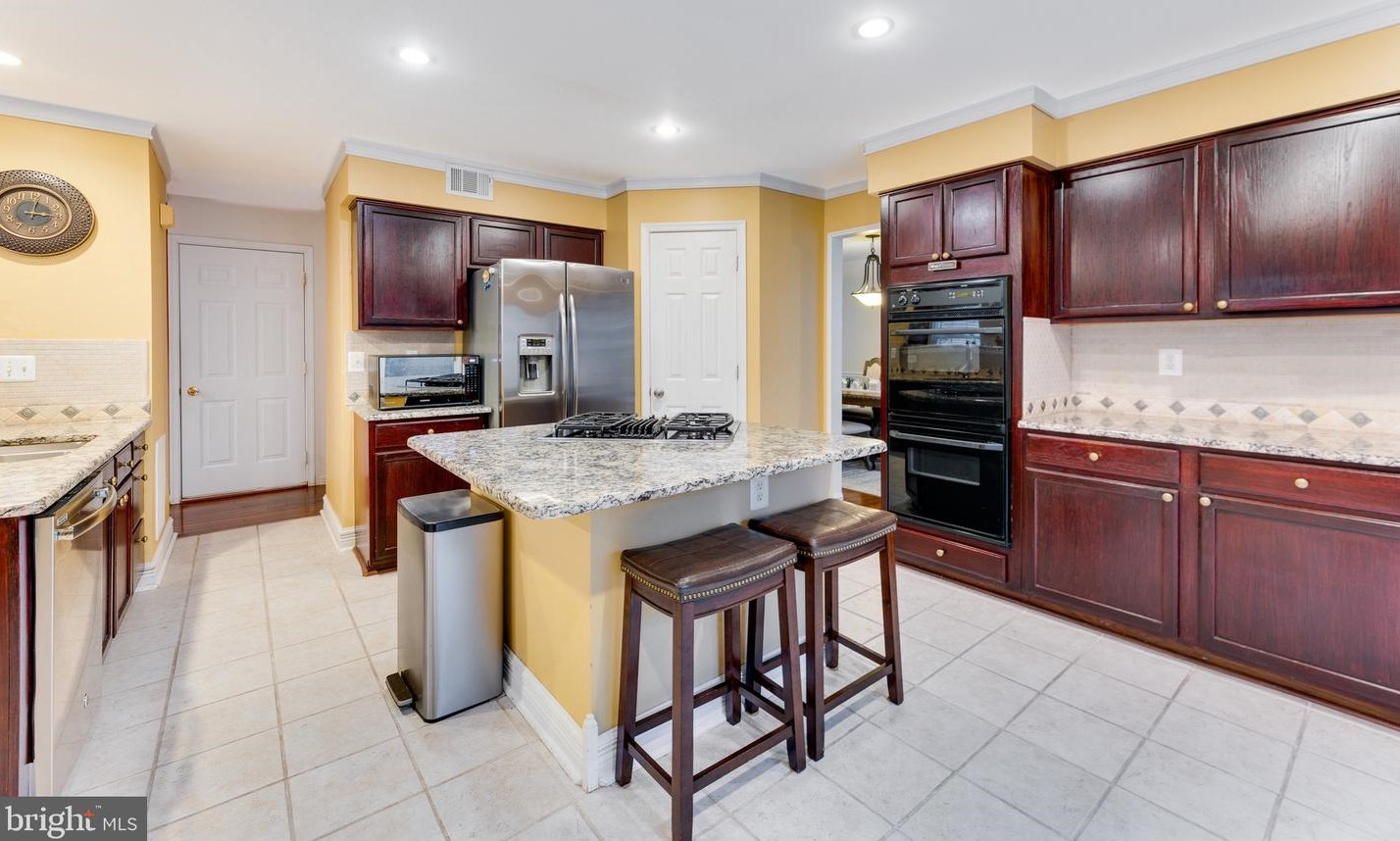 20358 Flushing Meadows Ct, Ashburn VA  20147-3854 exterior