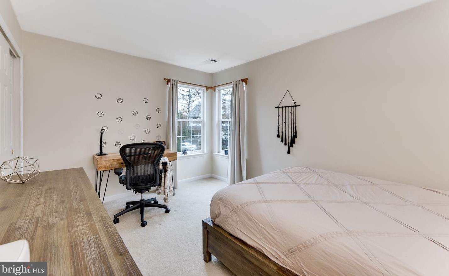 20358 Flushing Meadows Ct, Ashburn VA  20147-3854 exterior