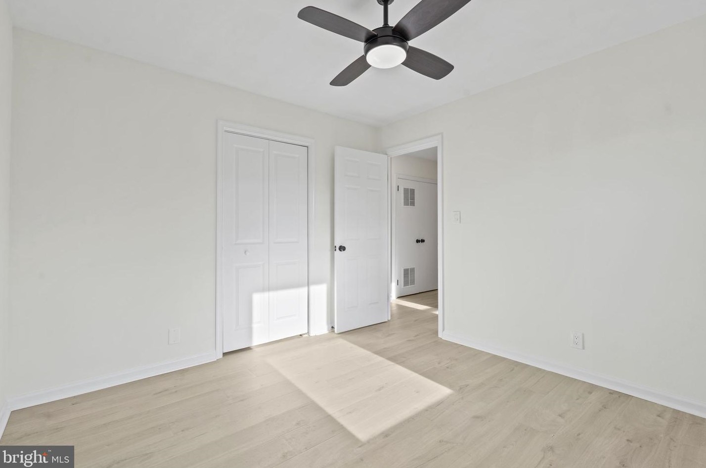 101 Cypress Rd, Dulles VA  20164-4004 exterior