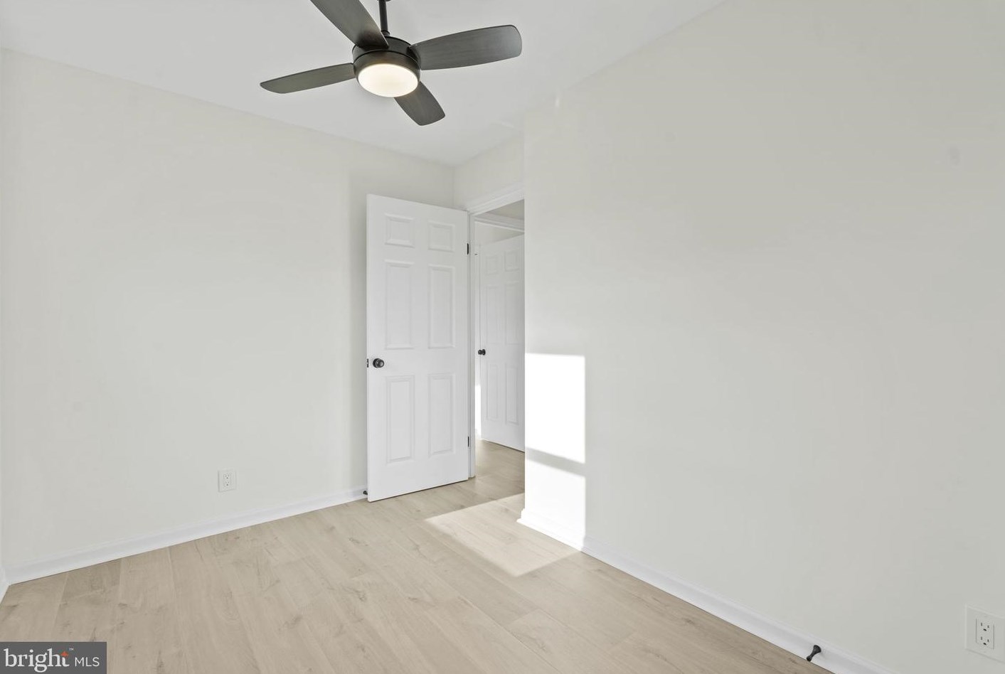 101 Cypress Rd, Dulles VA  20164-4004 exterior