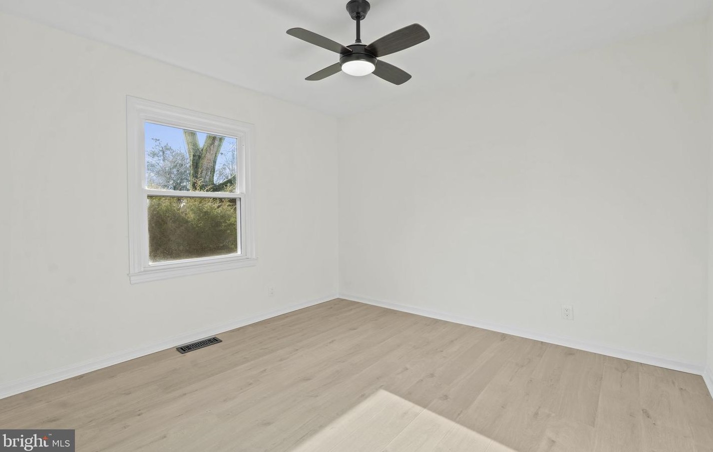 101 Cypress Rd, Dulles VA  20164-4004 exterior