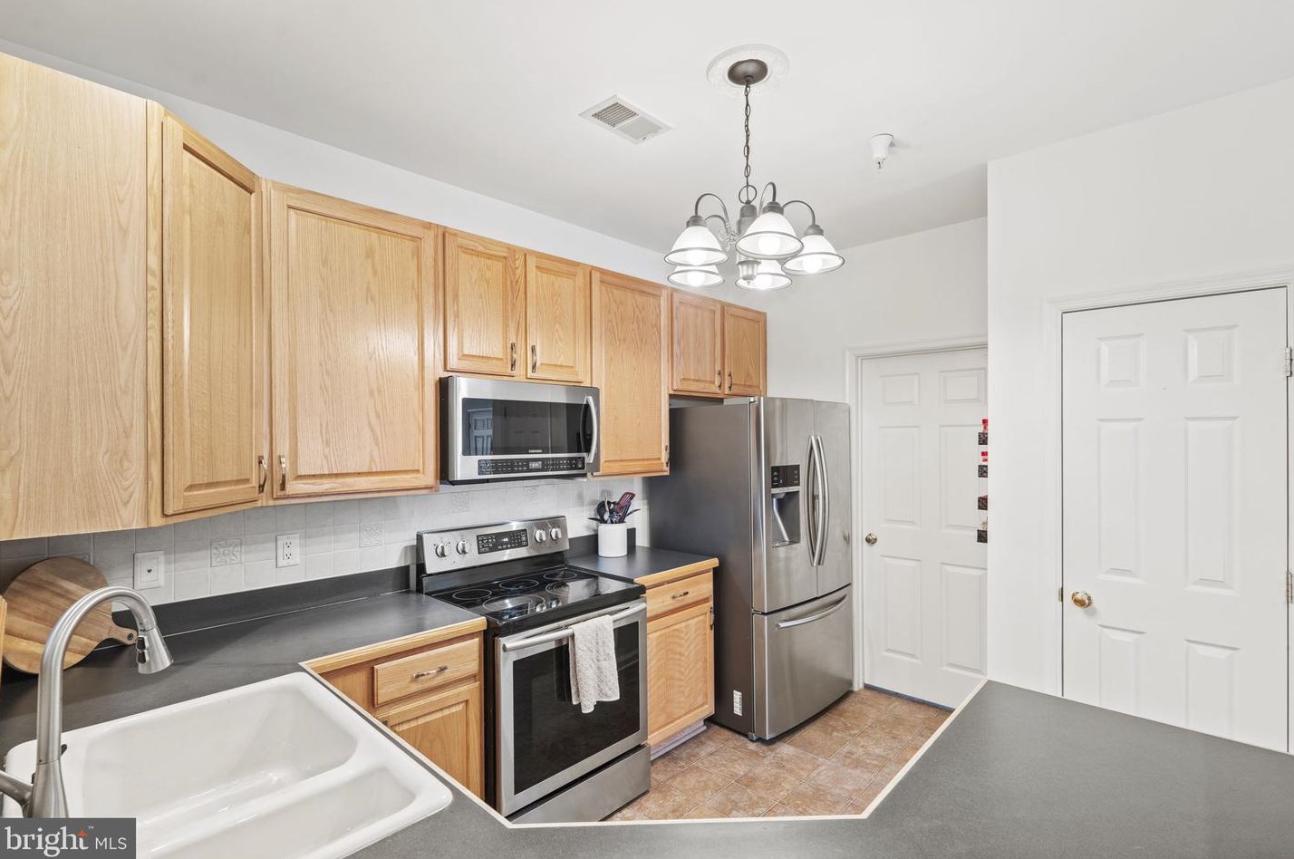 20234 Nightwatch St, Ashburn VA  20147-7421 exterior