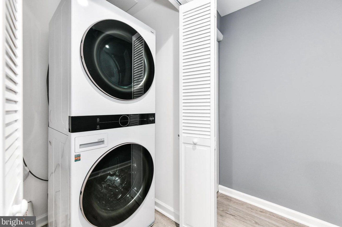 43 Bickel Ct, Sterling VA  20165-5727 exterior