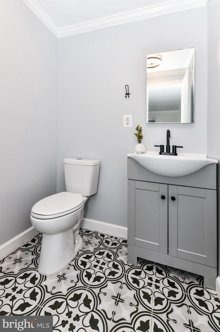 43 Bickel Ct, Sterling VA  20165-5727 exterior