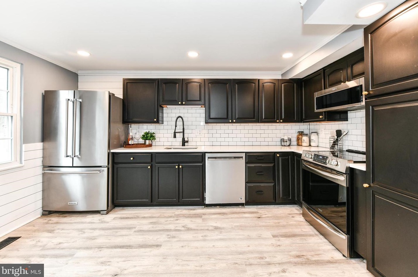 43 Bickel Ct, Sterling VA  20165-5727 exterior