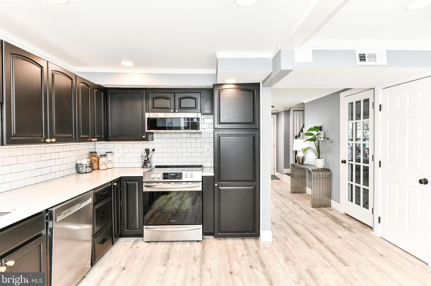 43 Bickel Ct, Sterling VA  20165-5727 exterior