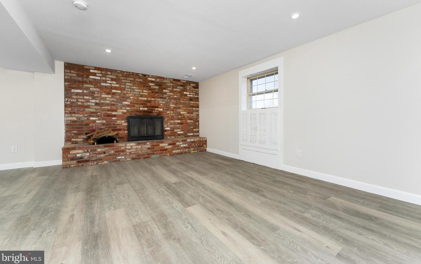 403 Poplar Rd, Dulles VA  20164-3309 exterior