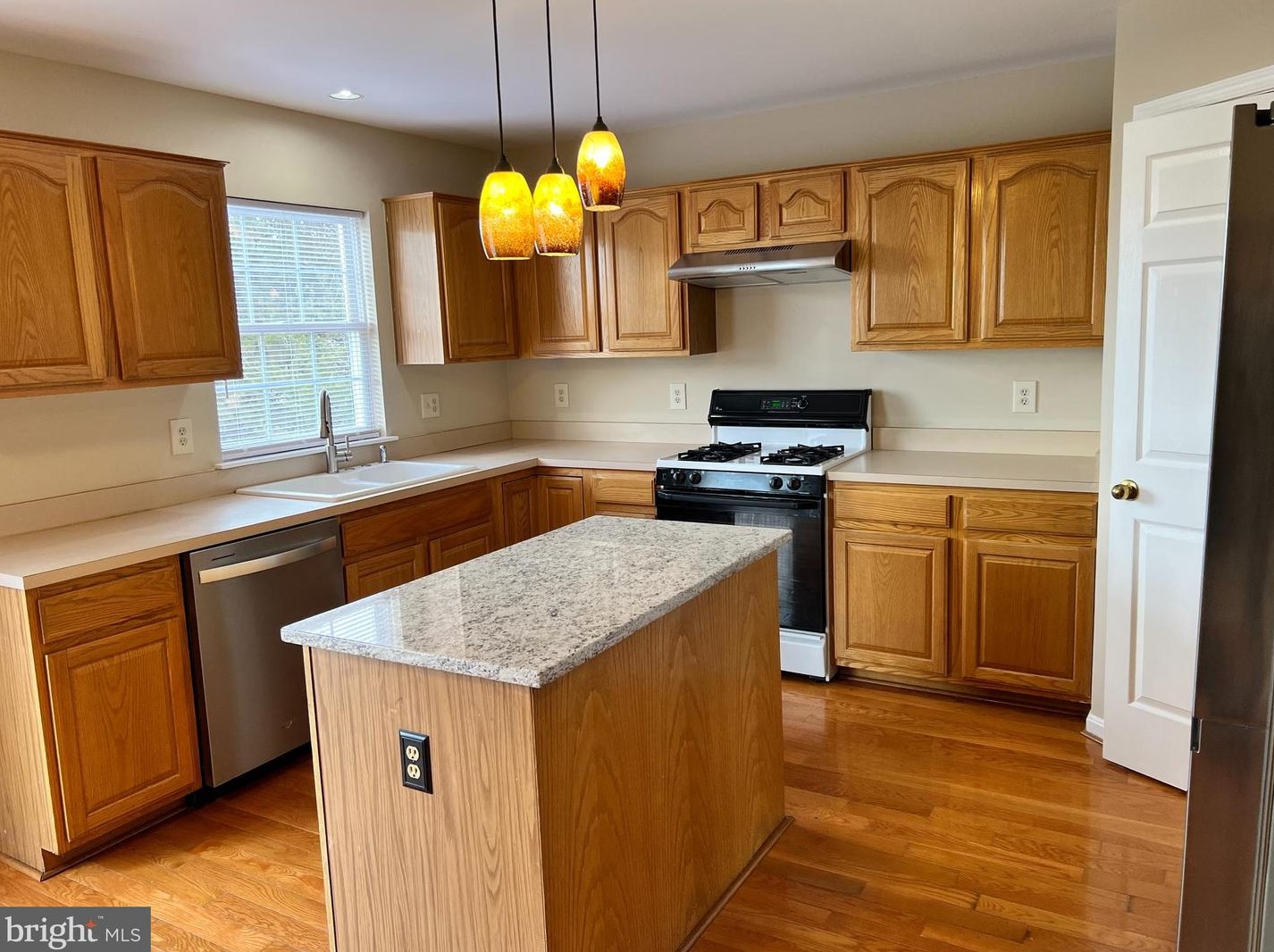 22909 Regent Ter, Dulles VA  20166-9480 exterior