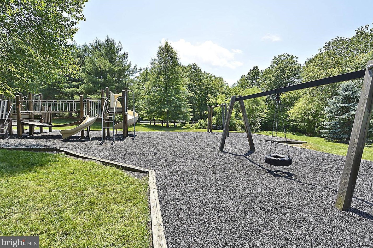 18 Oakdale Ct, Dulles VA  20165-5641 exterior