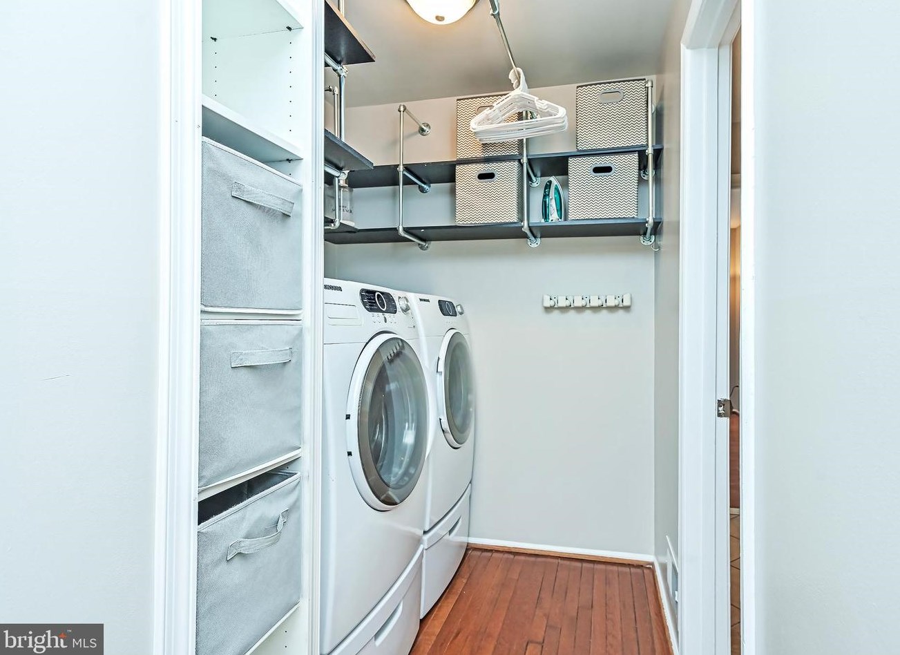 18 Oakdale Ct, Dulles VA  20165-5641 exterior