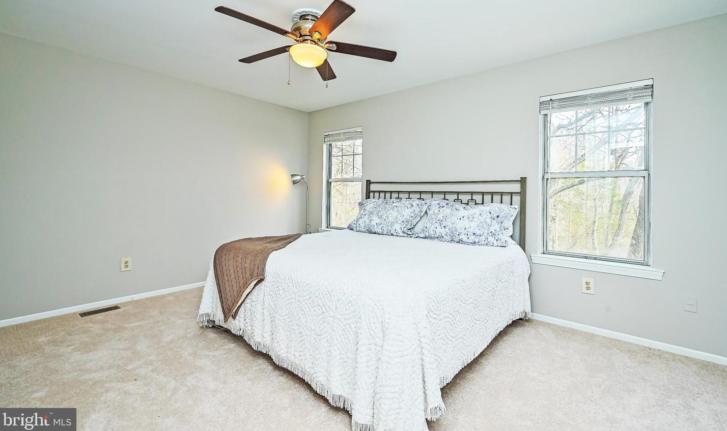 18 Oakdale Ct, Dulles VA  20165-5641 exterior