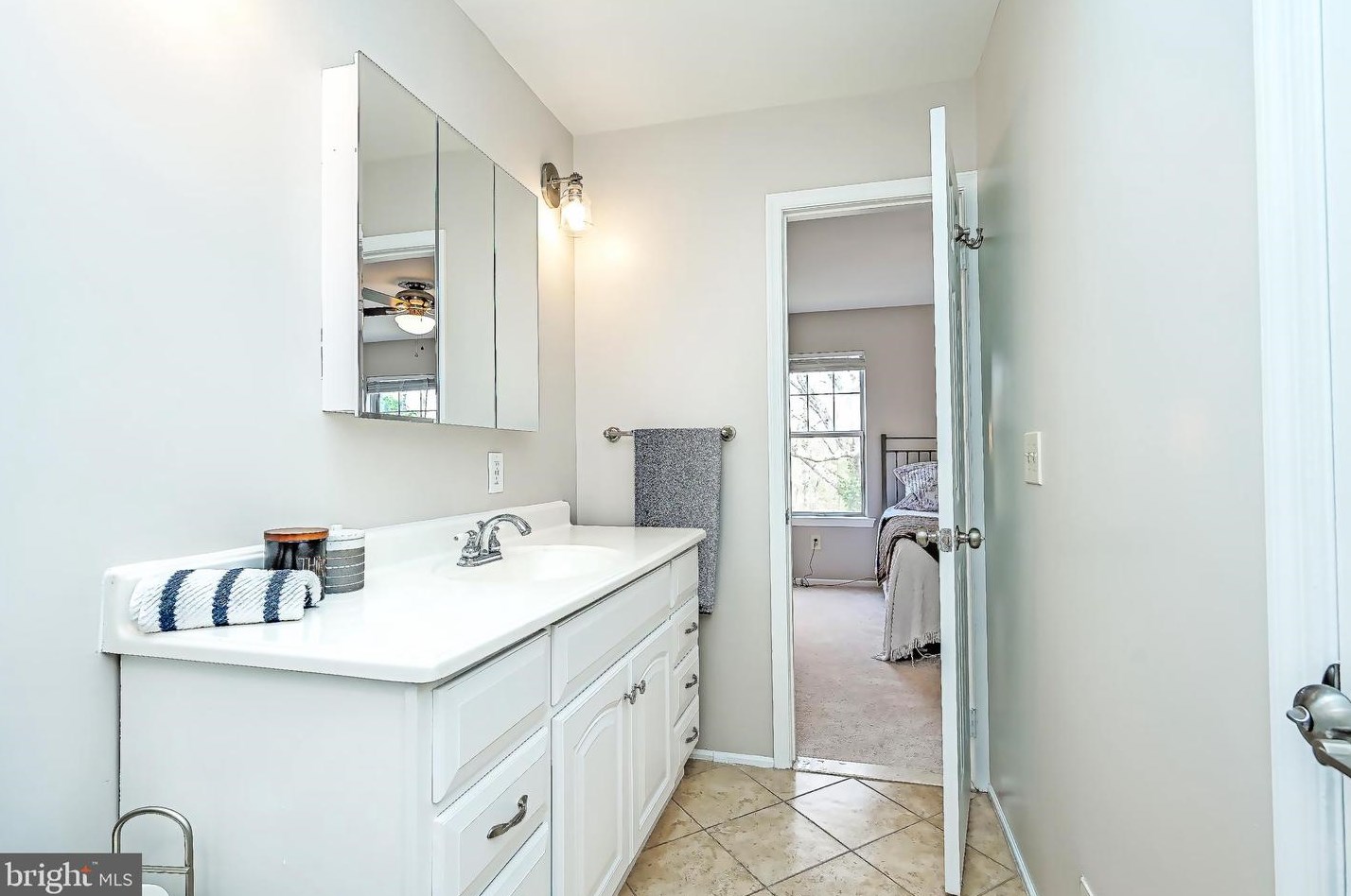 18 Oakdale Ct, Dulles VA  20165-5641 exterior