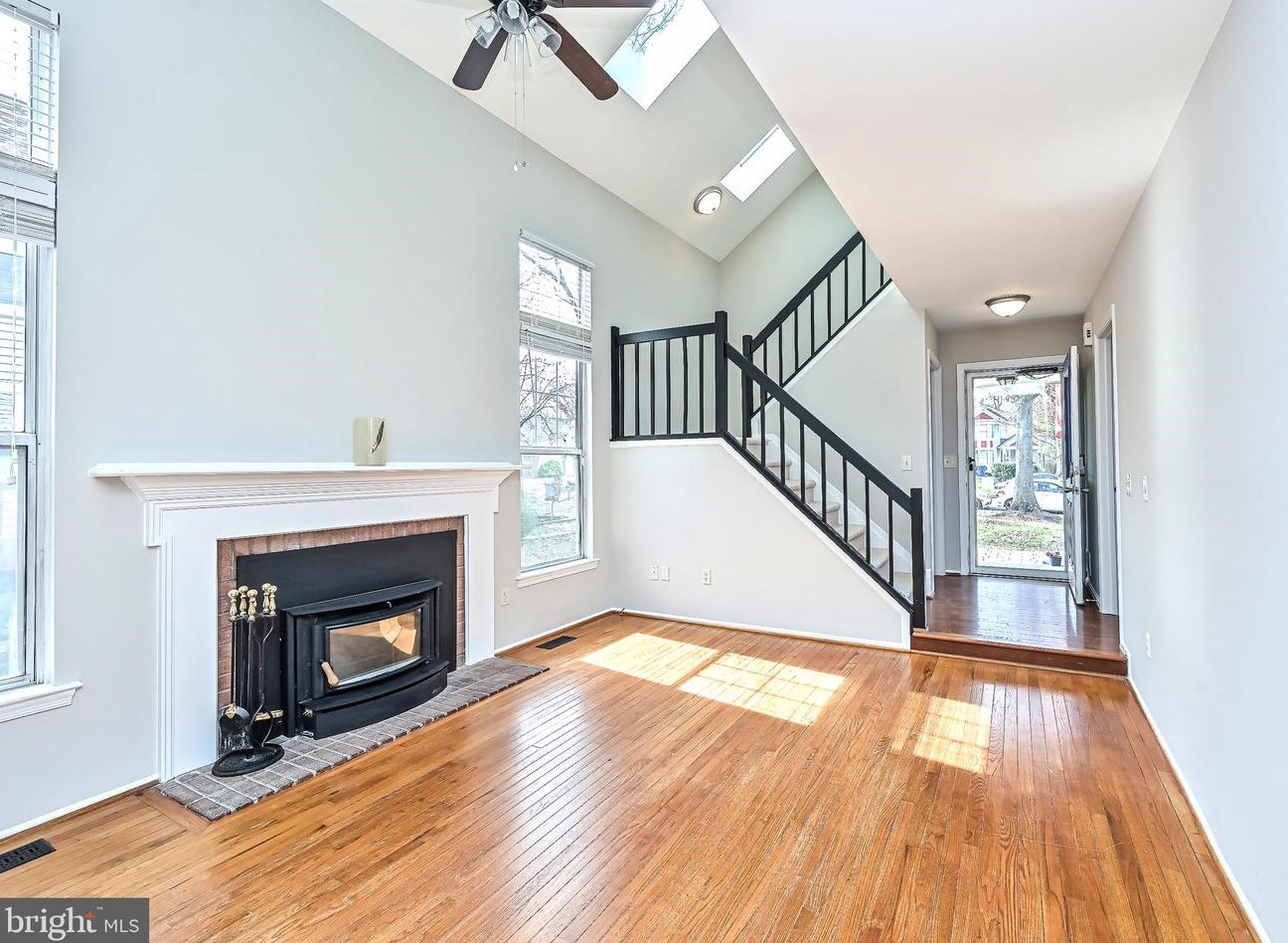 18 Oakdale Ct, Dulles VA  20165-5641 exterior