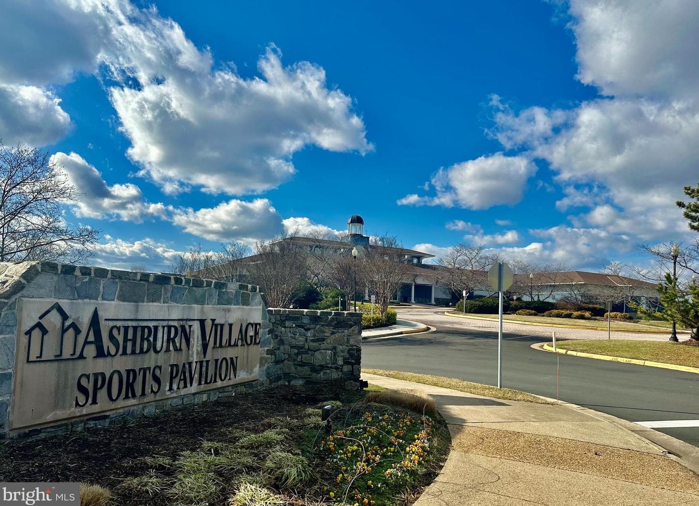 44112 Tippecanoe Ter, Ashburn VA  20147-4817 exterior