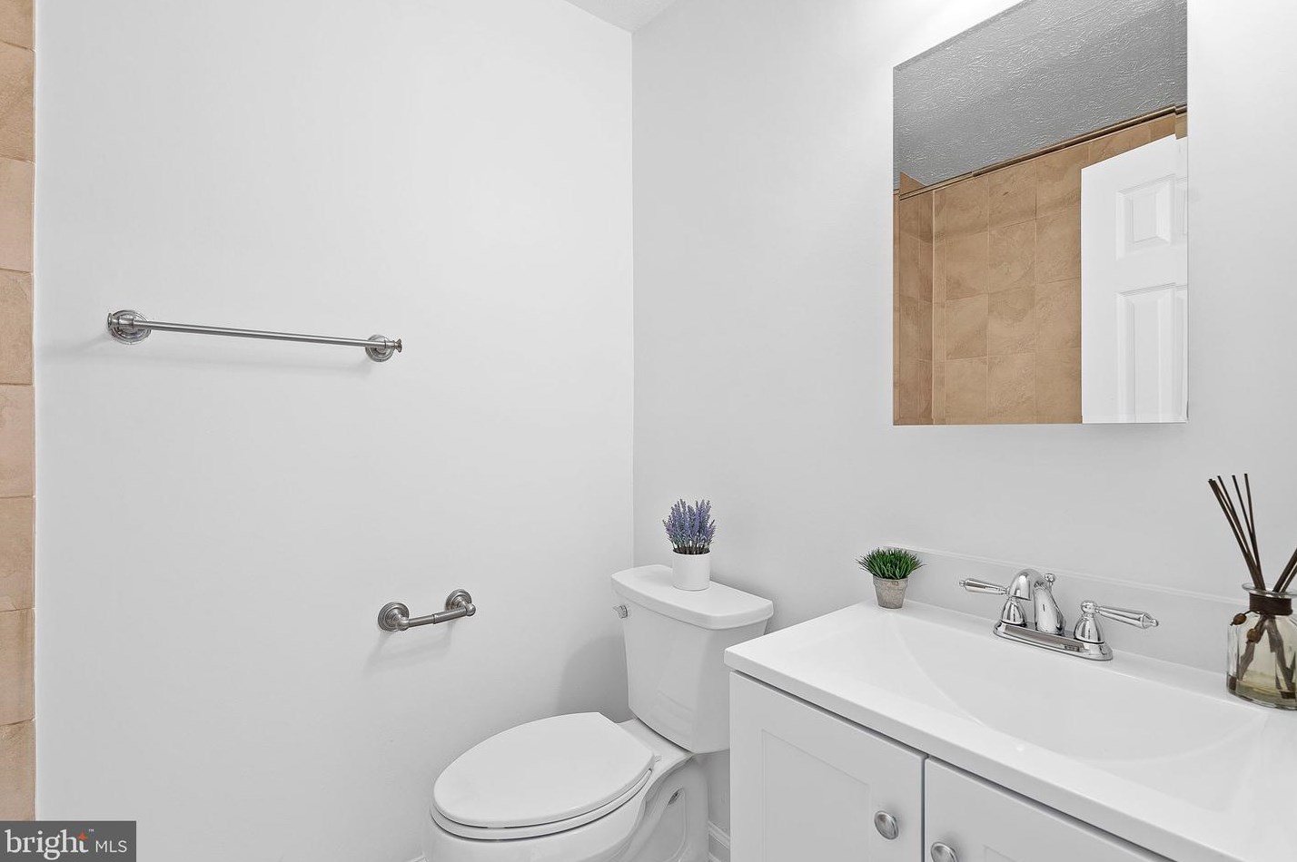 44112 Tippecanoe Ter, Ashburn VA  20147-4817 exterior