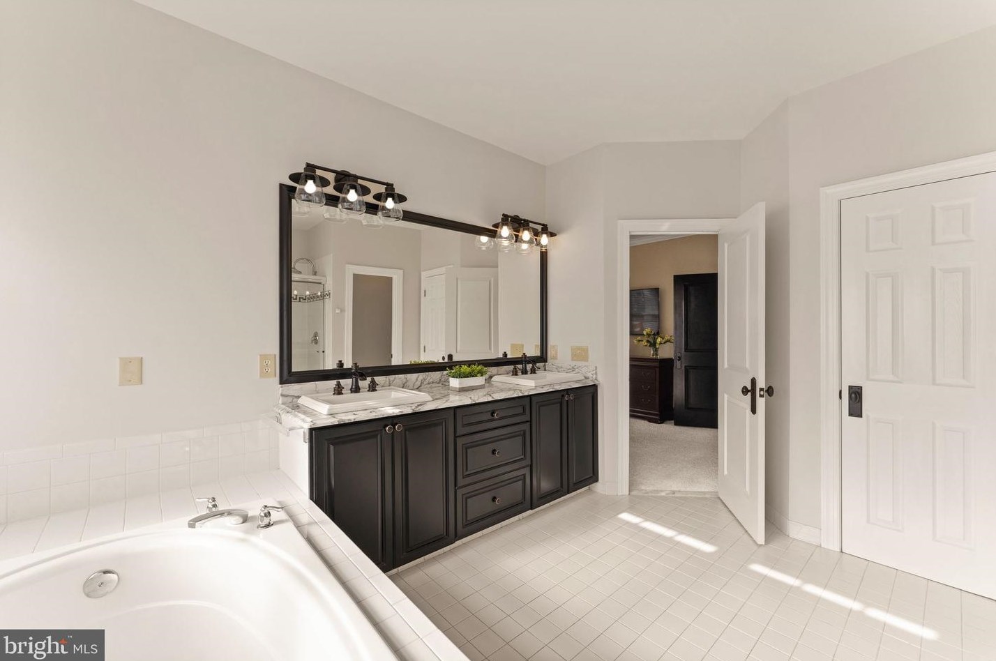 19085 Foxgreen Cir, Leesburg VA  20175-9149 exterior