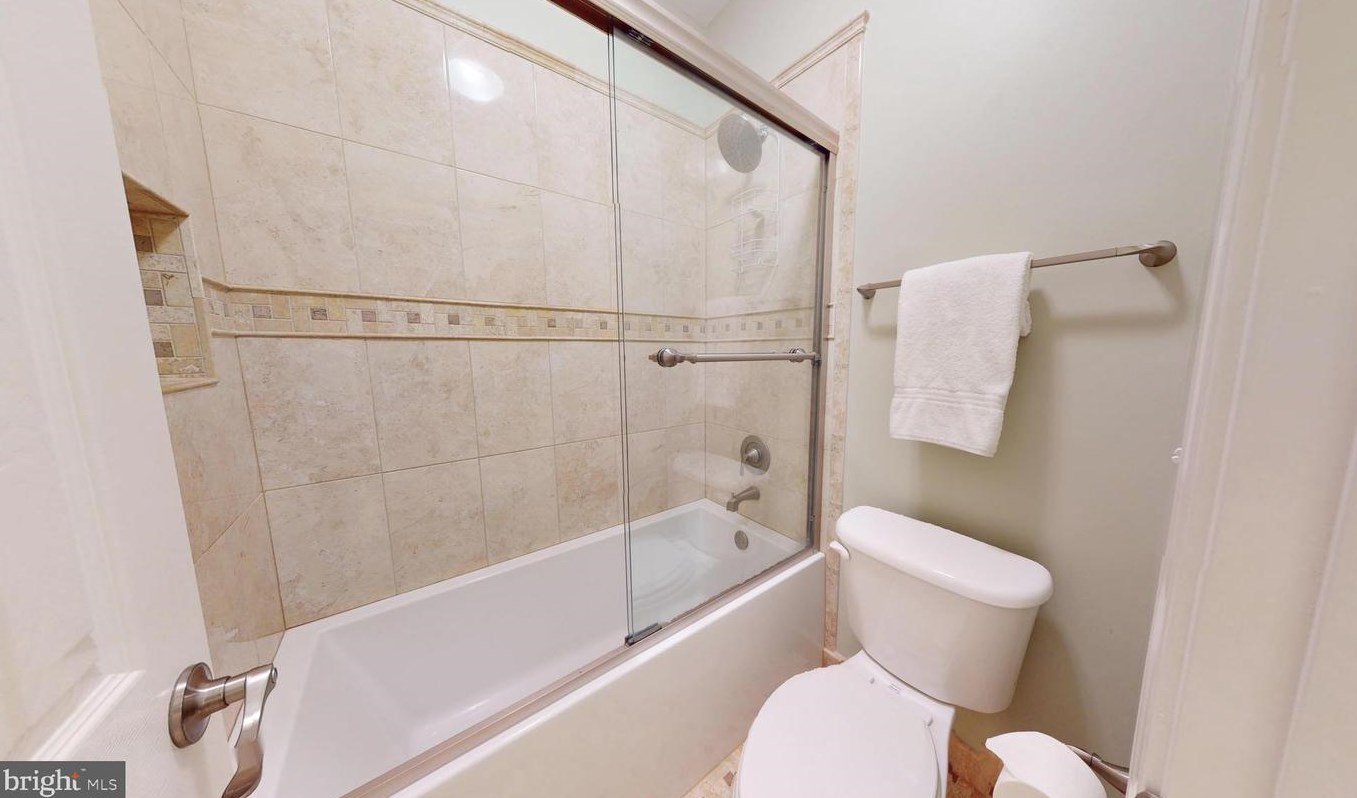 47305 Middle Bluff Pl, Dulles VA  20165-3131 exterior