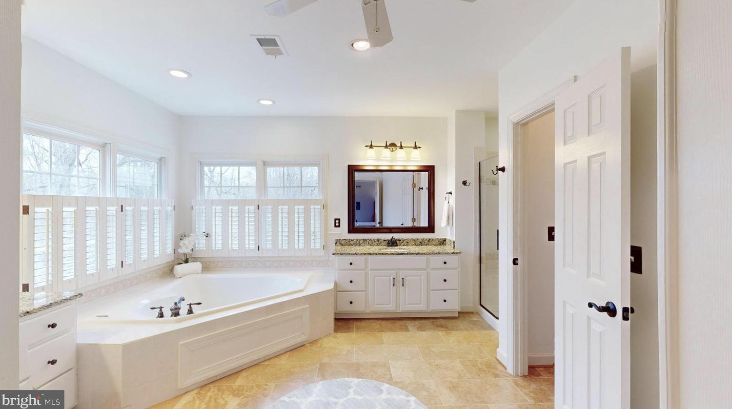 47305 Middle Bluff Pl, Dulles VA  20165-3131 exterior