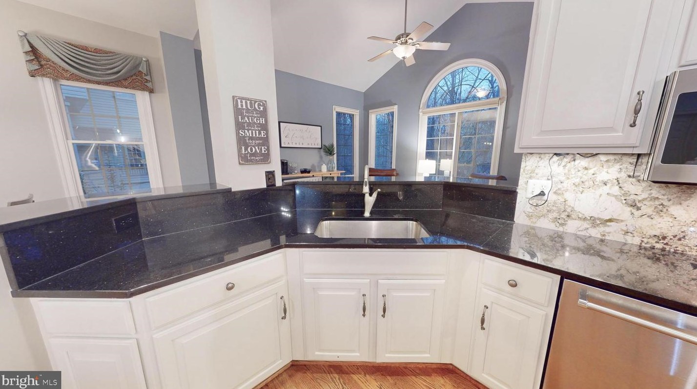 47305 Middle Bluff Pl, Dulles VA  20165-3131 exterior