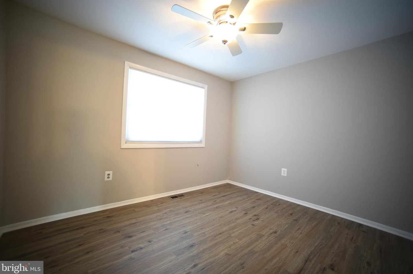 7 Carolina Ct, Dulles VA  20164-1729 exterior