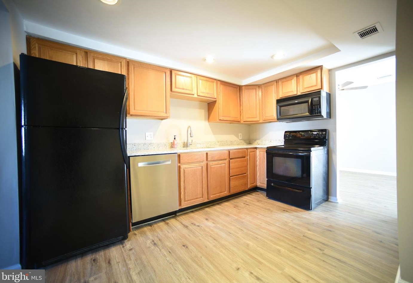 7 Carolina Ct, Dulles VA  20164-1729 exterior