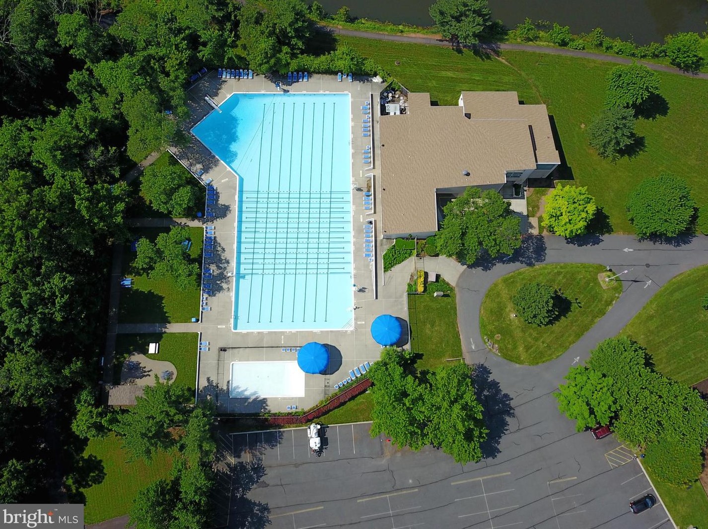 7 Carolina Ct, Dulles VA  20164-1729 exterior