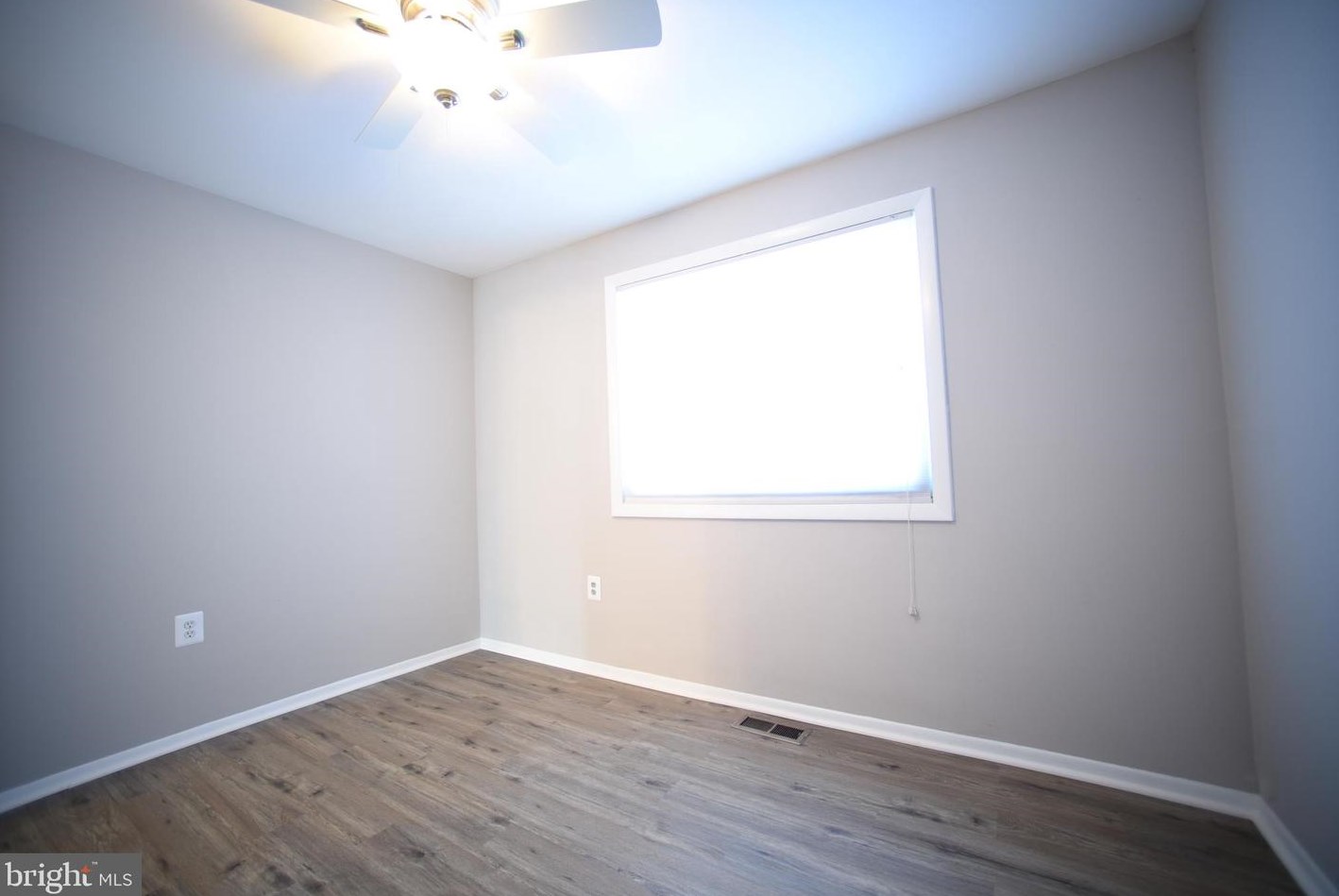 7 Carolina Ct, Dulles VA  20164-1729 exterior