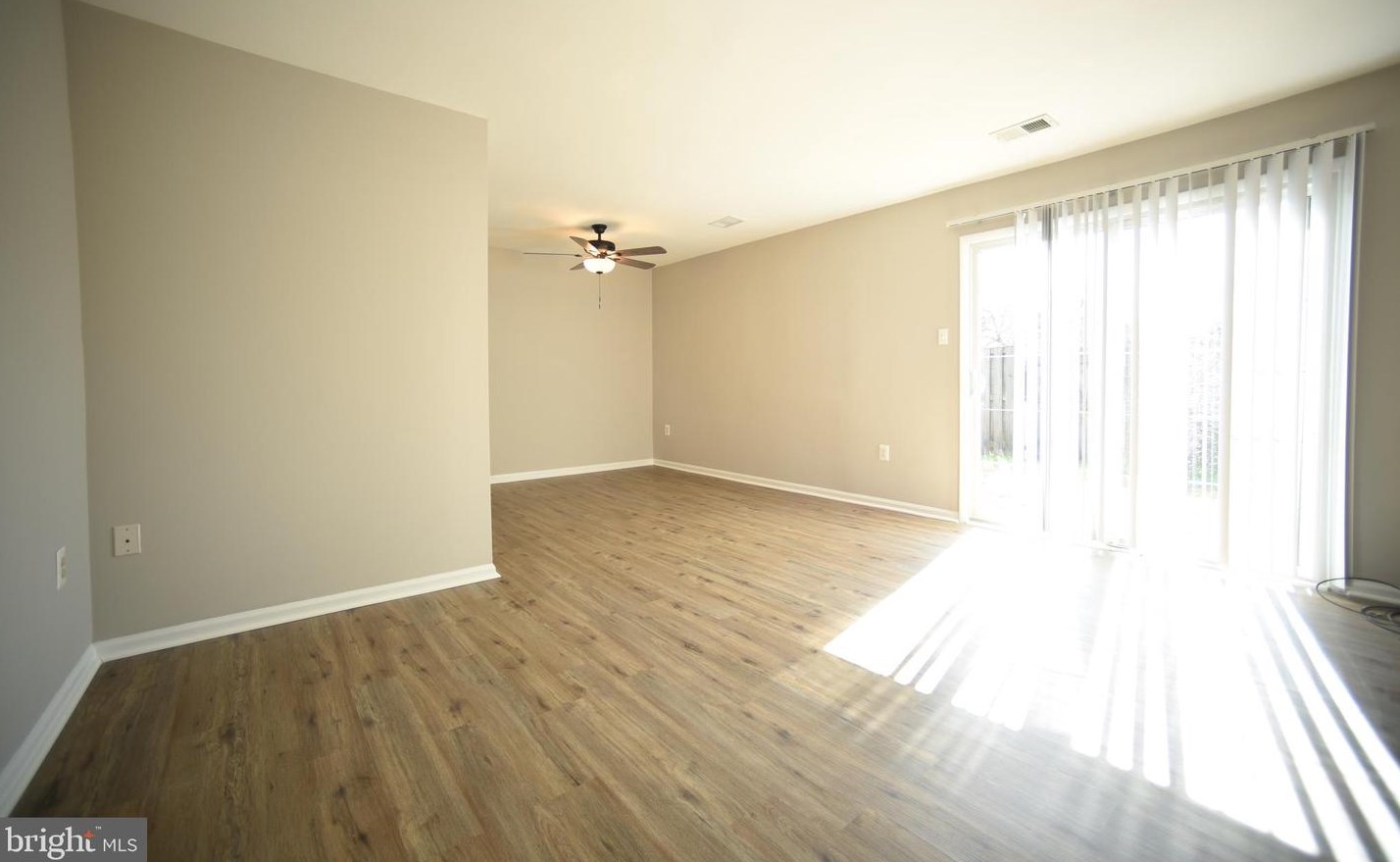 7 Carolina Ct, Dulles VA  20164-1729 exterior