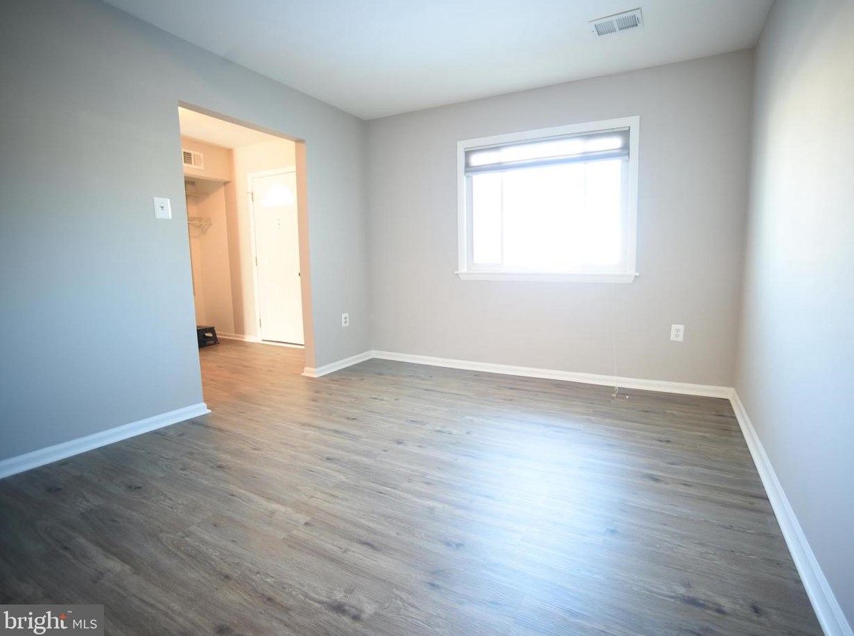 7 Carolina Ct, Dulles VA  20164-1729 exterior