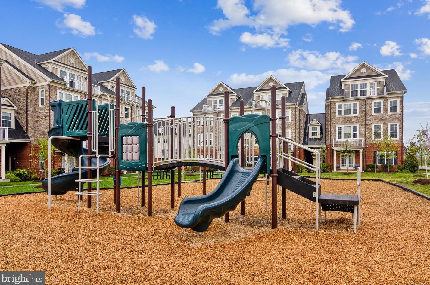 21176 Belmont View Ter, Ashburn VA  20148-4470 exterior