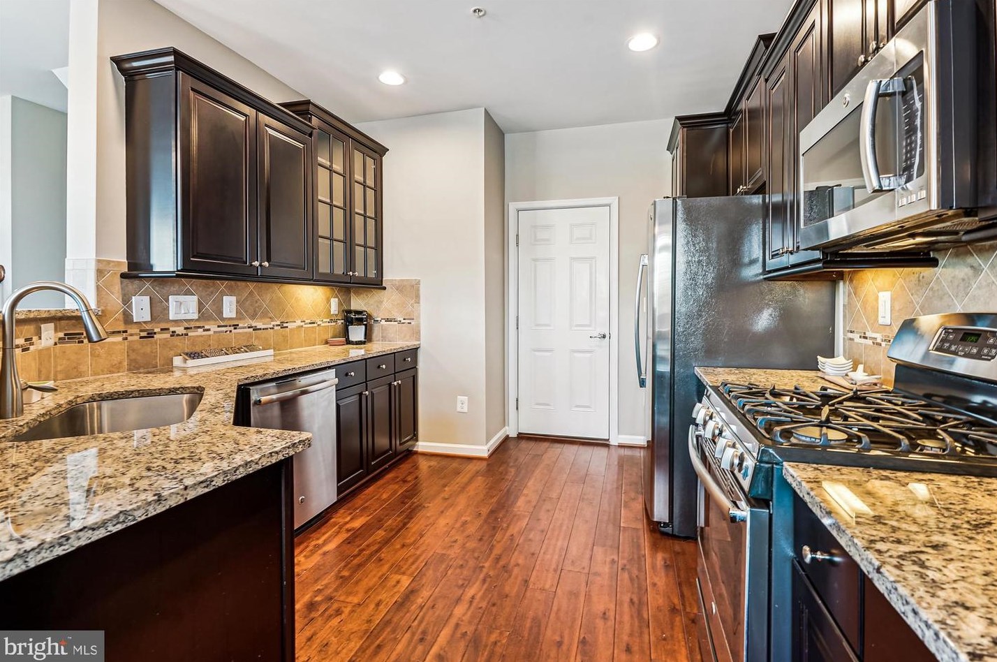 21176 Belmont View Ter, Ashburn VA  20148-4470 exterior