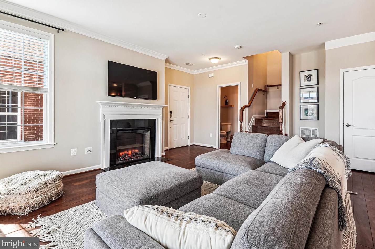 21176 Belmont View Ter, Ashburn VA  20148-4470 exterior