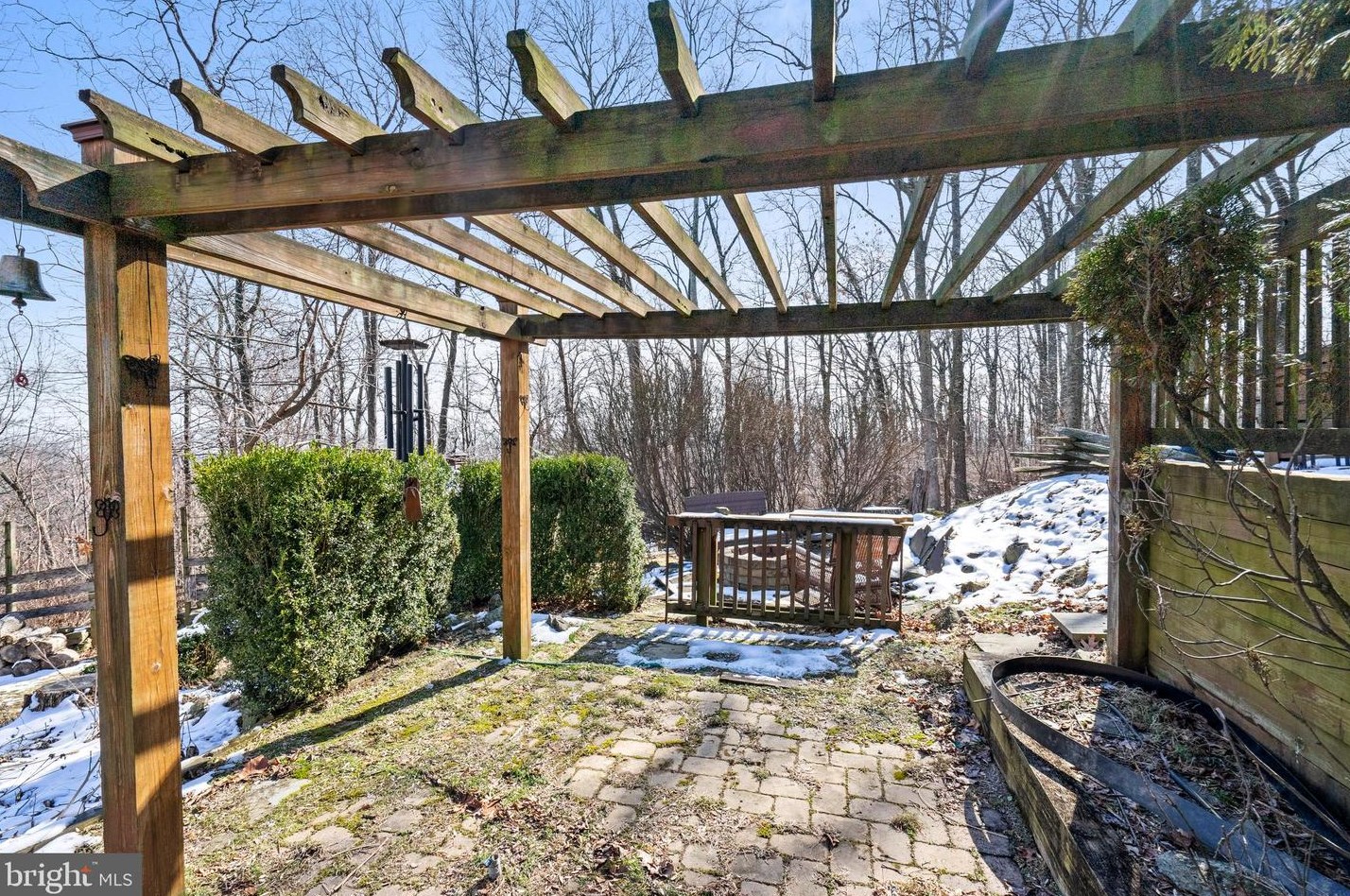 19690 Frst Hl Ln, Mount Weather VA  20135-2039 exterior