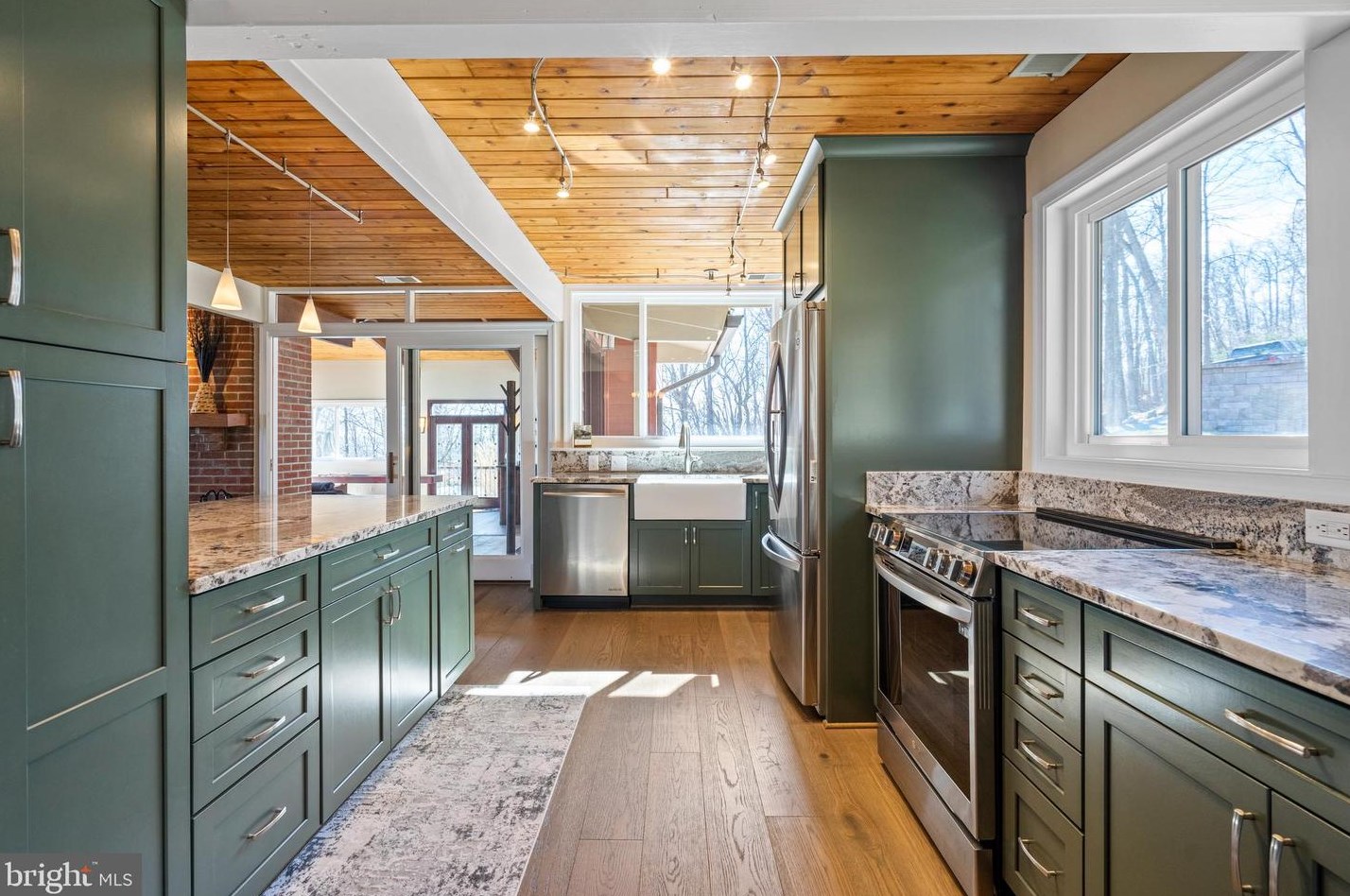 19690 Frst Hl Ln, Mount Weather VA  20135-2039 exterior