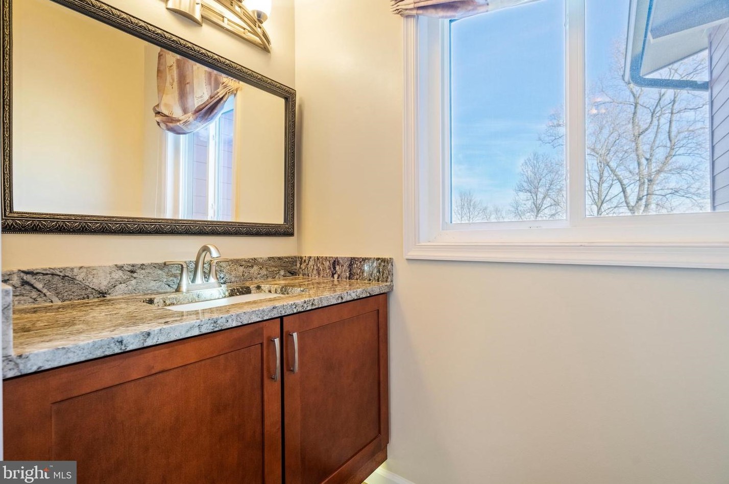 19690 Frst Hl Ln, Mount Weather VA  20135-2039 exterior