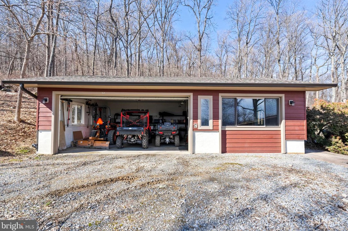 19690 Frst Hl Ln, Mount Weather VA  20135-2039 exterior