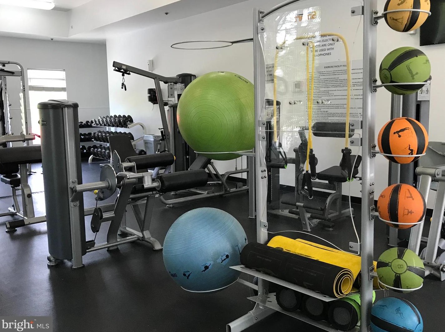 46494 Cedarhurst Dr, Sterling VA  20165-6485 exterior