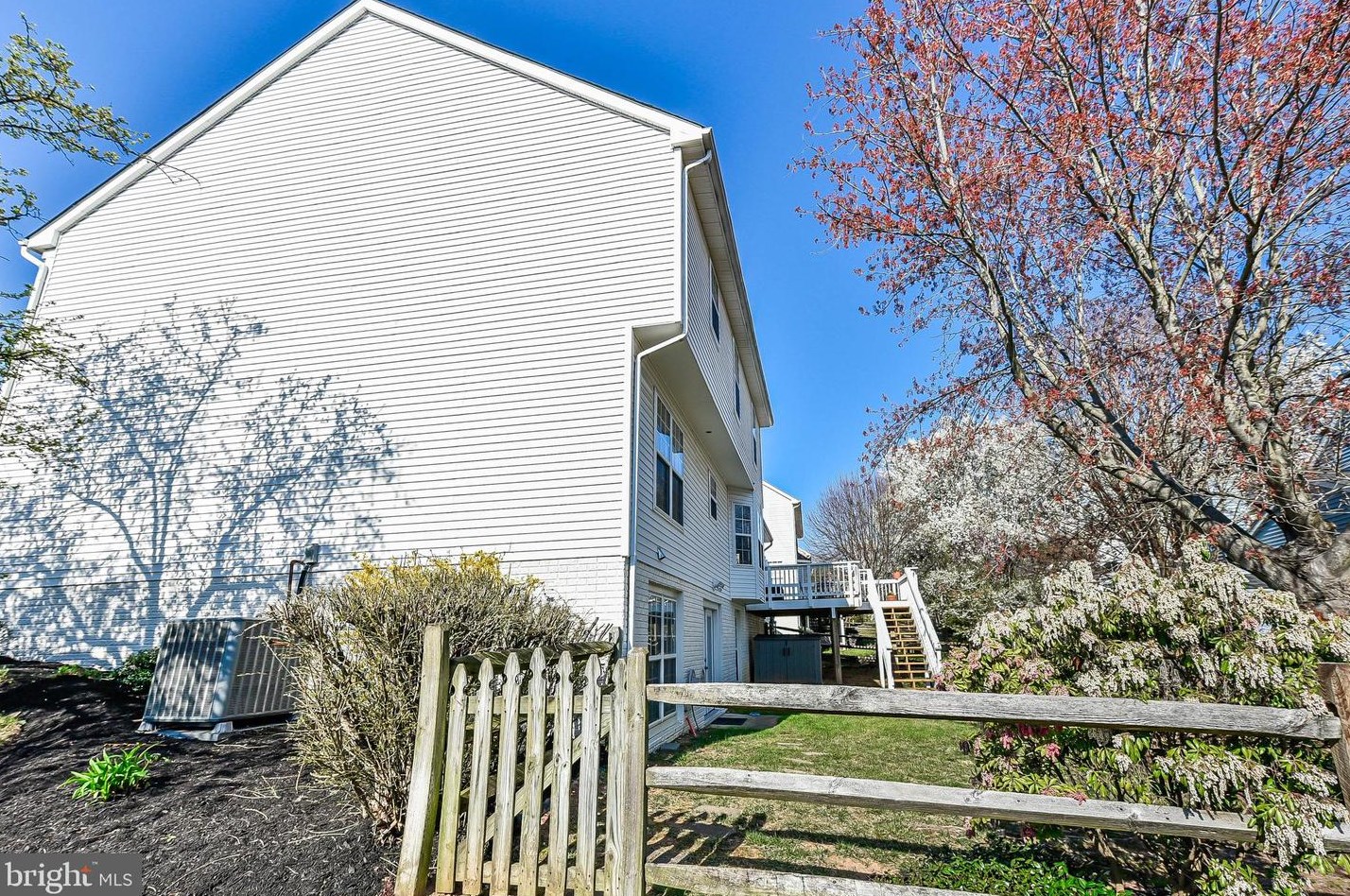 46494 Cedarhurst Dr, Sterling VA  20165-6485 exterior