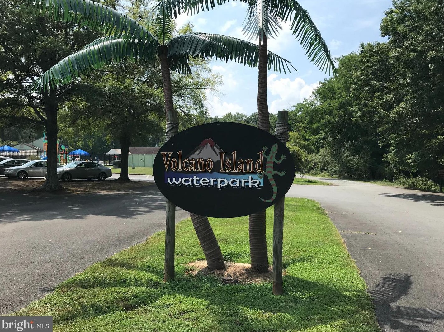 46494 Cedarhurst Dr, Sterling VA  20165-6485 exterior